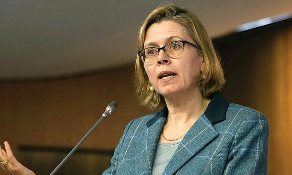 Fiona Scott se retire