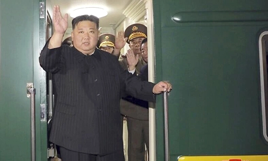 Kim a bord du train blinde