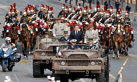 Macron hue le 14 juillet