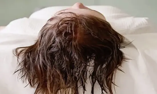 dormir avec des cheveux mouilles